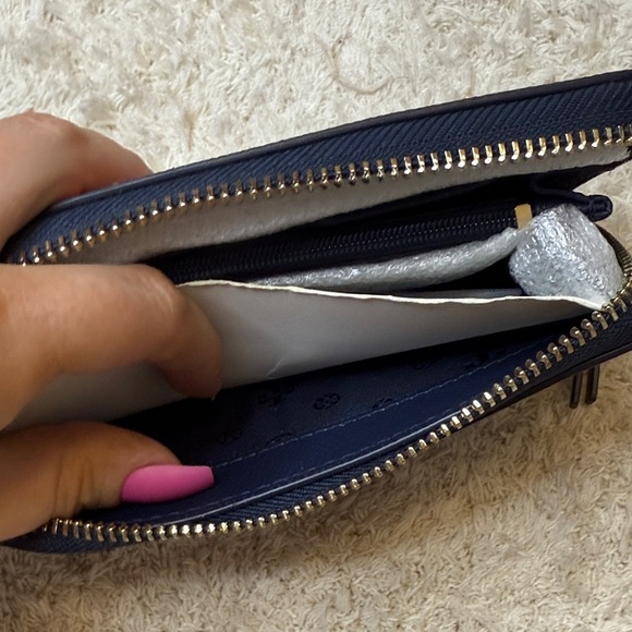 NEOT Tory Burch Multicolor Striped Zip Around Continental Wristlet - Picture 8 of 10